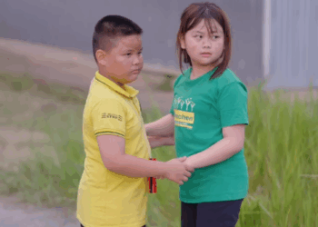 T1908076 กเศรษฐ โดนโยนลงกลางแม จนพวกเขาต องไปใช ตยากจน Part 2