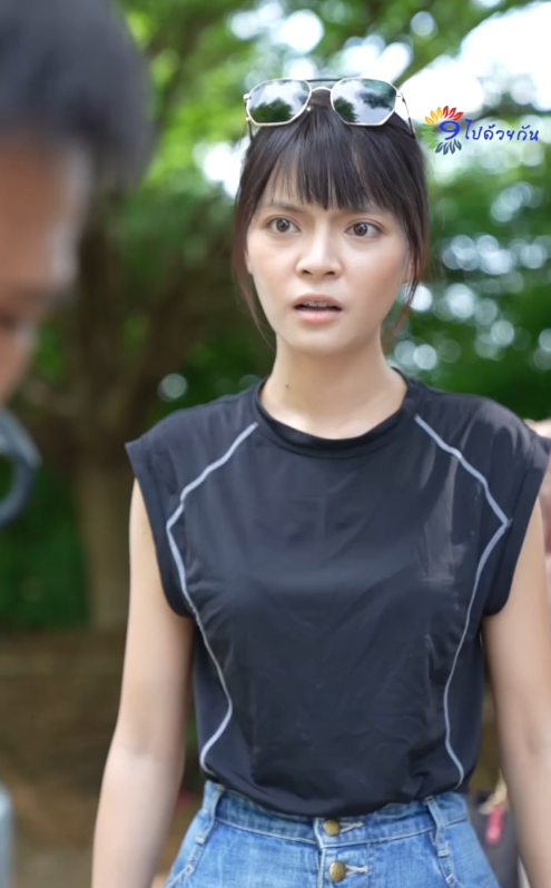 T2108071 อย ๆปาขวดใส คนส งอาหาร หญ งคนน องการอะไรก นแน Part 2