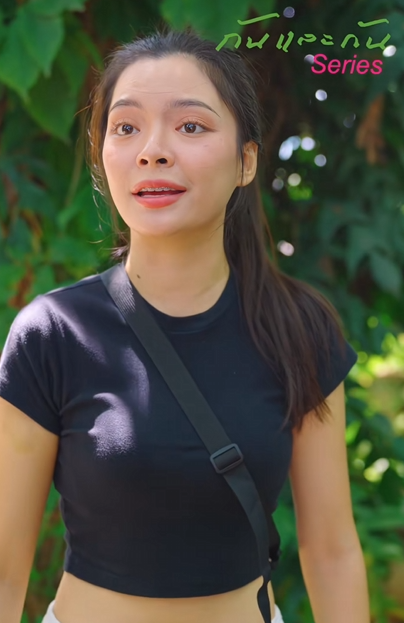 T2610121 เธอแกล งล มกลางร าน แต ไม ดว าจะทำให พน กงานคนอ นต องล มห วฟาดจนเ