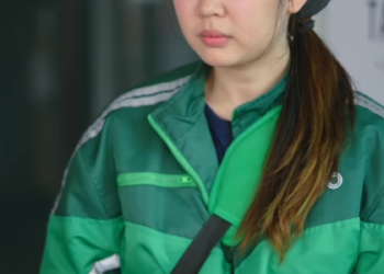 T2212092 แม านแอบสล บล กต วเองก บล กเศรษฐ จนค ณหน องไปใช ตยากจน Ep1 part 2