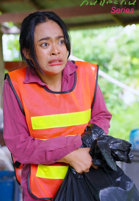 T2212103 คนเก บขยะโชคใหญ เก บเง นล านได งขยะ เธอจะเล อกทำอะไรก บเง นน part 2