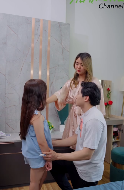 T3112035 กกล บจากโรงเร ยน งเอ ญมาเจอแม กอดก บผ ชายคนอ part 2