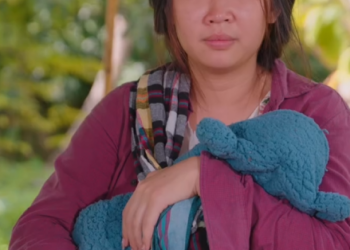 T1201086 างด าวโดนตำรวจไล แต หญ งคนน กท งไว กลางน part 2